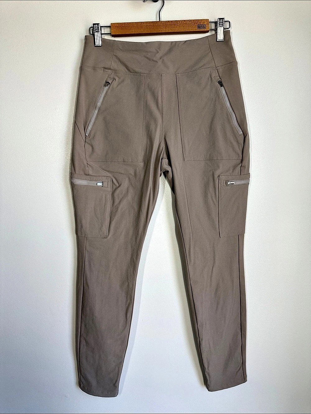Athleta Headlands Hybrid Cargo Tight Size 8 Taupe